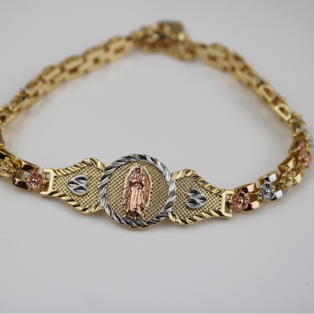 Gold  plated bracelet 7.5”